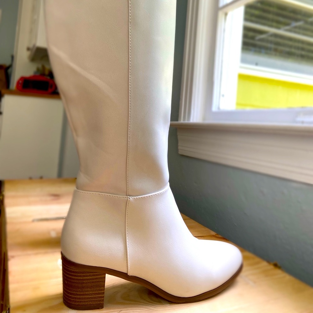 Universal Thread White Heeled Boots